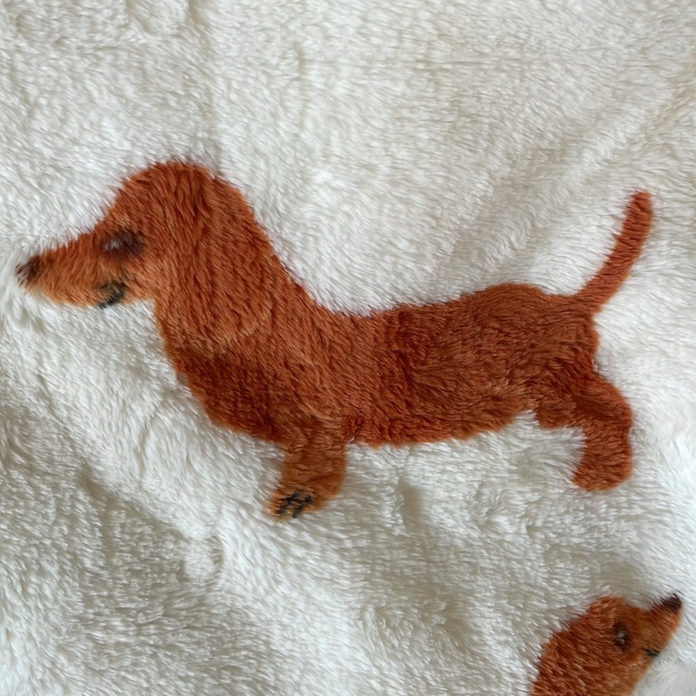 Dachshund themed throw blanket. - Picture 6 of 9